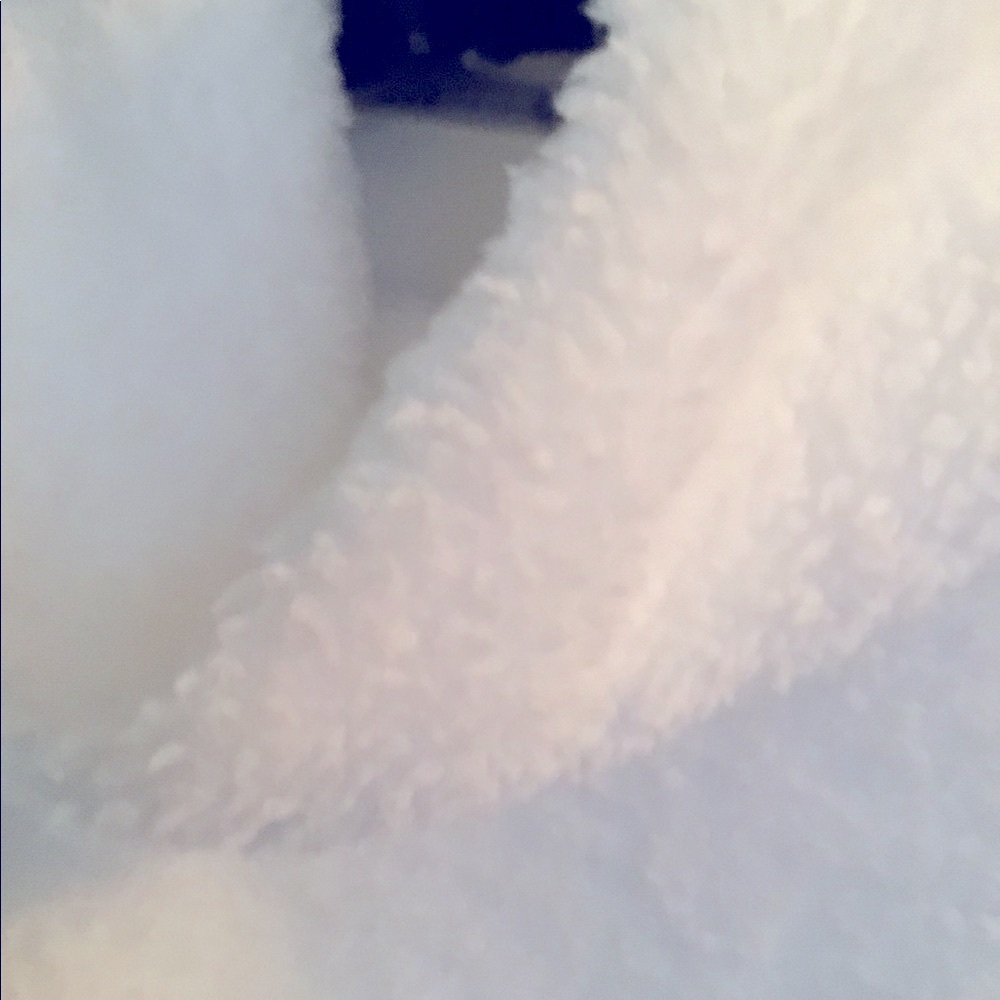 Beautiful soft white sweater fleece - Picture 4 of 5